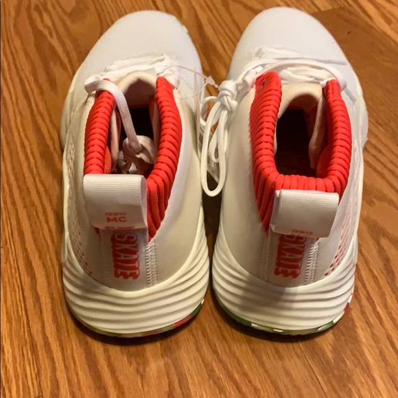 Adidas Dame 5 basketball Sneaker size 11 - Picture 8 of 8